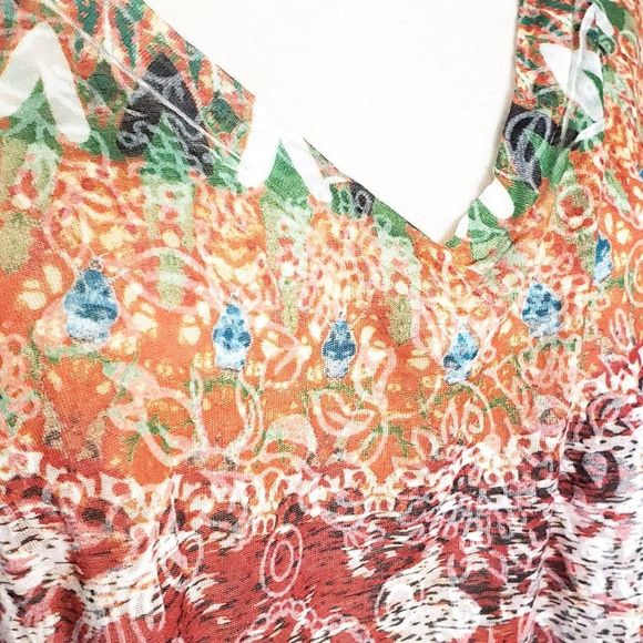 Geometric Print Top - Picture 2 of 9